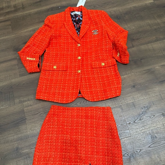 Zara Vibrant Red Tweed Blazer and Skirt Ensemble - Picture 3 of 3
